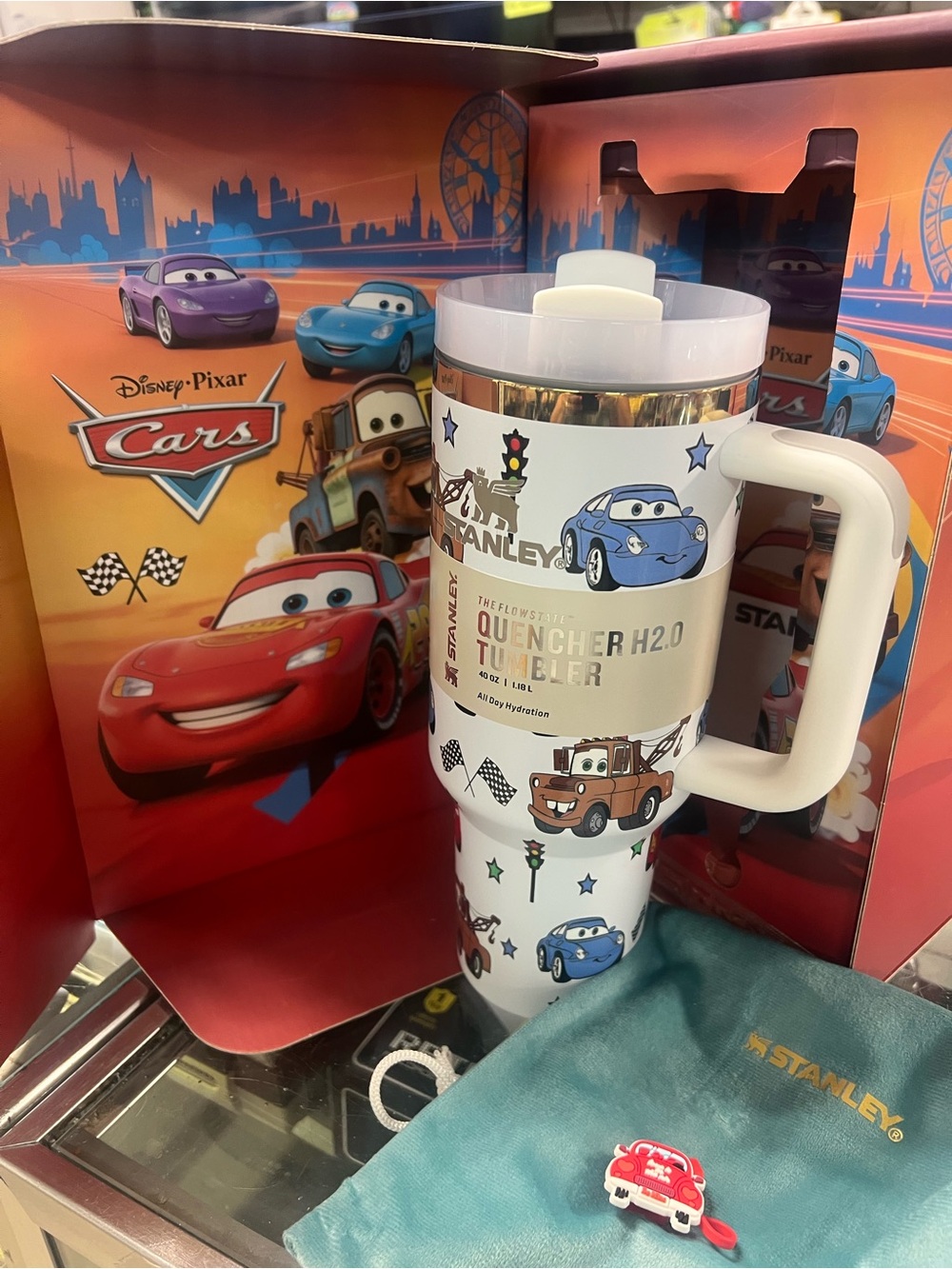 Stanley White Kids Travel Mug with Cars Characters - Picture 2 of 11
